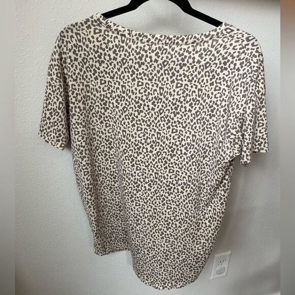 WOMENS OVERSIZED AMERICAN EAGLE TOP SIZE XS - Picture 2 of 3